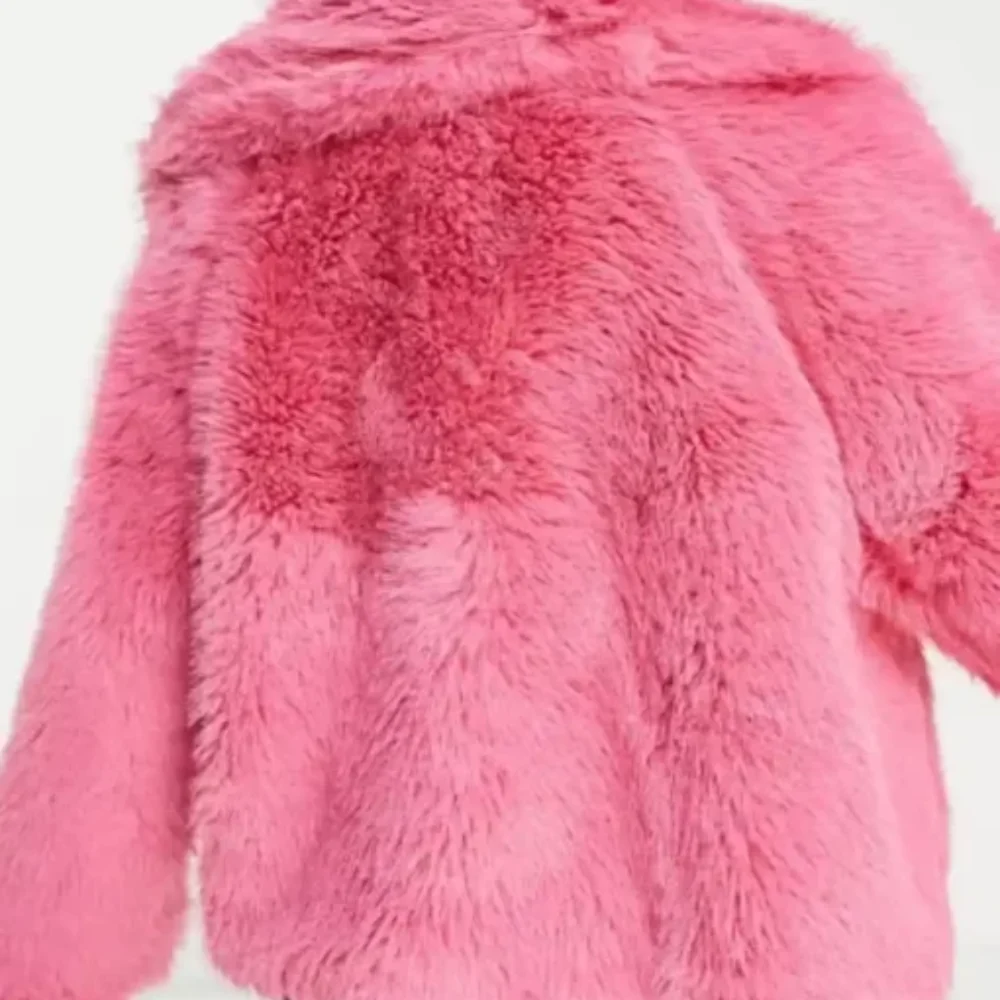 back-view-Ted-Lasso-S03-Juno-Temple-Pink-Fur-Coat.webp